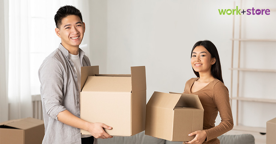 Image of 2 happy people doing decluttering